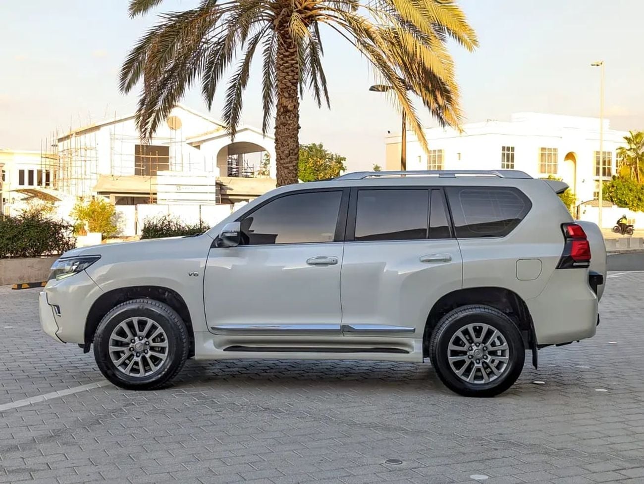 تويوتا برادو VXR TOP FULL OPTION GCC V6 4.0L IN EXCELLENT CONDITION