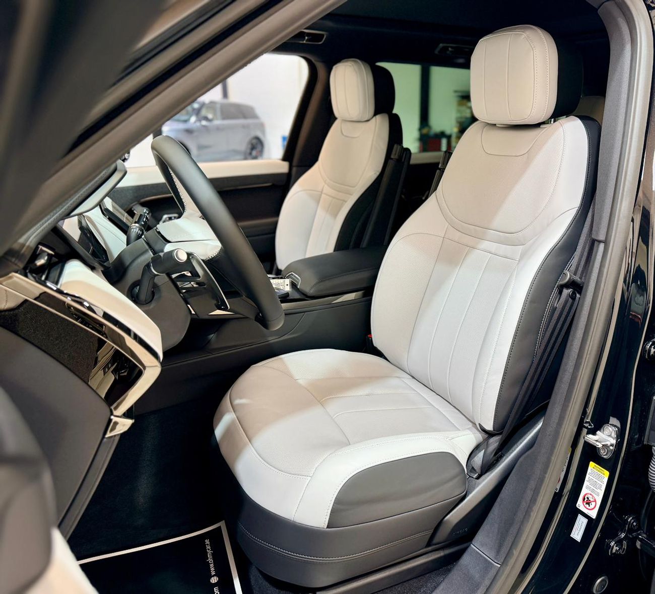 لاند روفر رينج روفر سبورت P400 DYNAMIC SE 2025