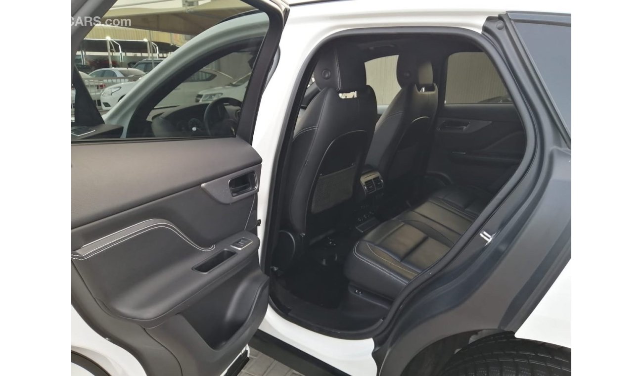 جاكوار F بيس جاكوار  F PACE 2018