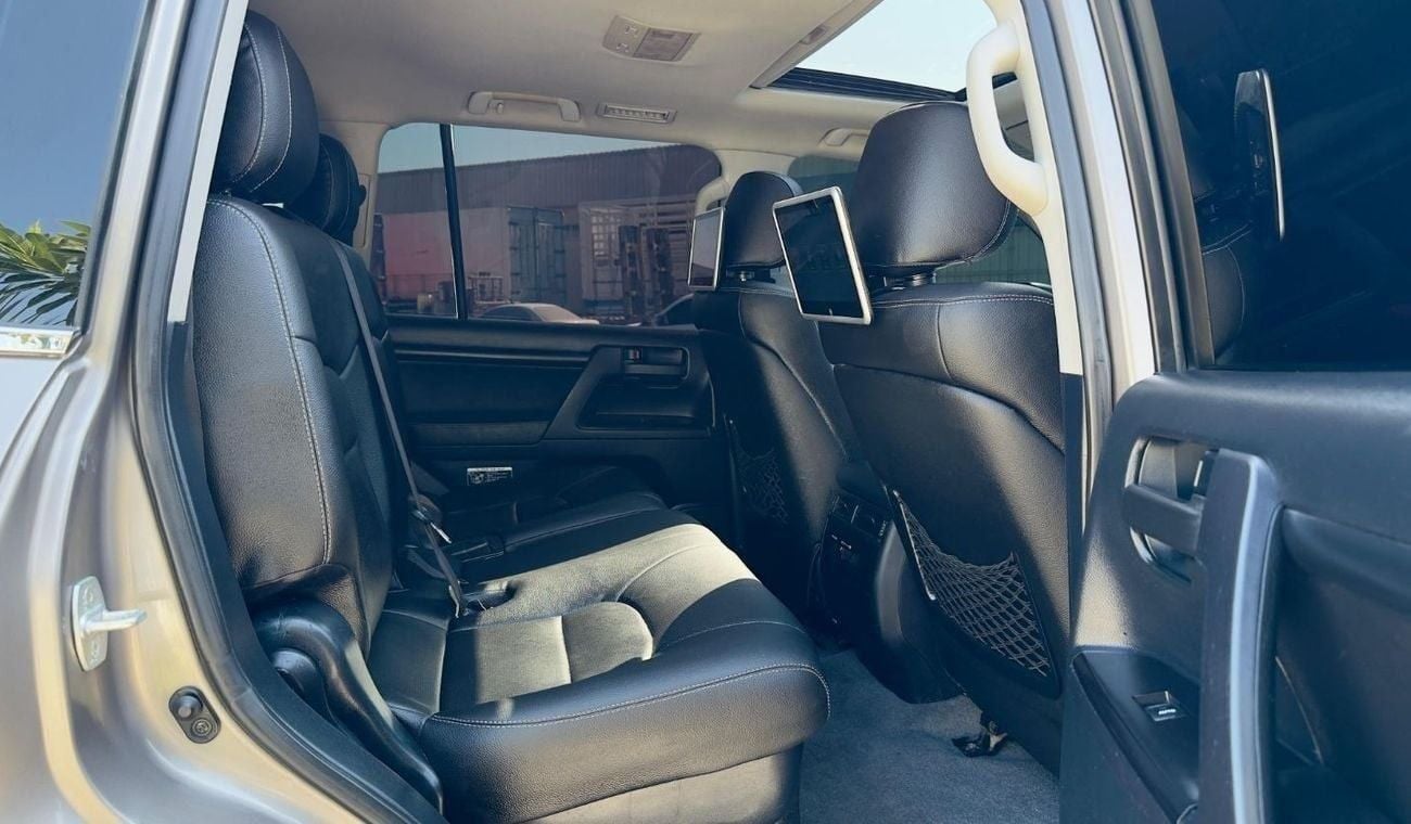 تويوتا لاند كروزر PREMIUM SAHARA BODY KIT INSTALLED | 4.5L DIESEL ENGINE | RHD