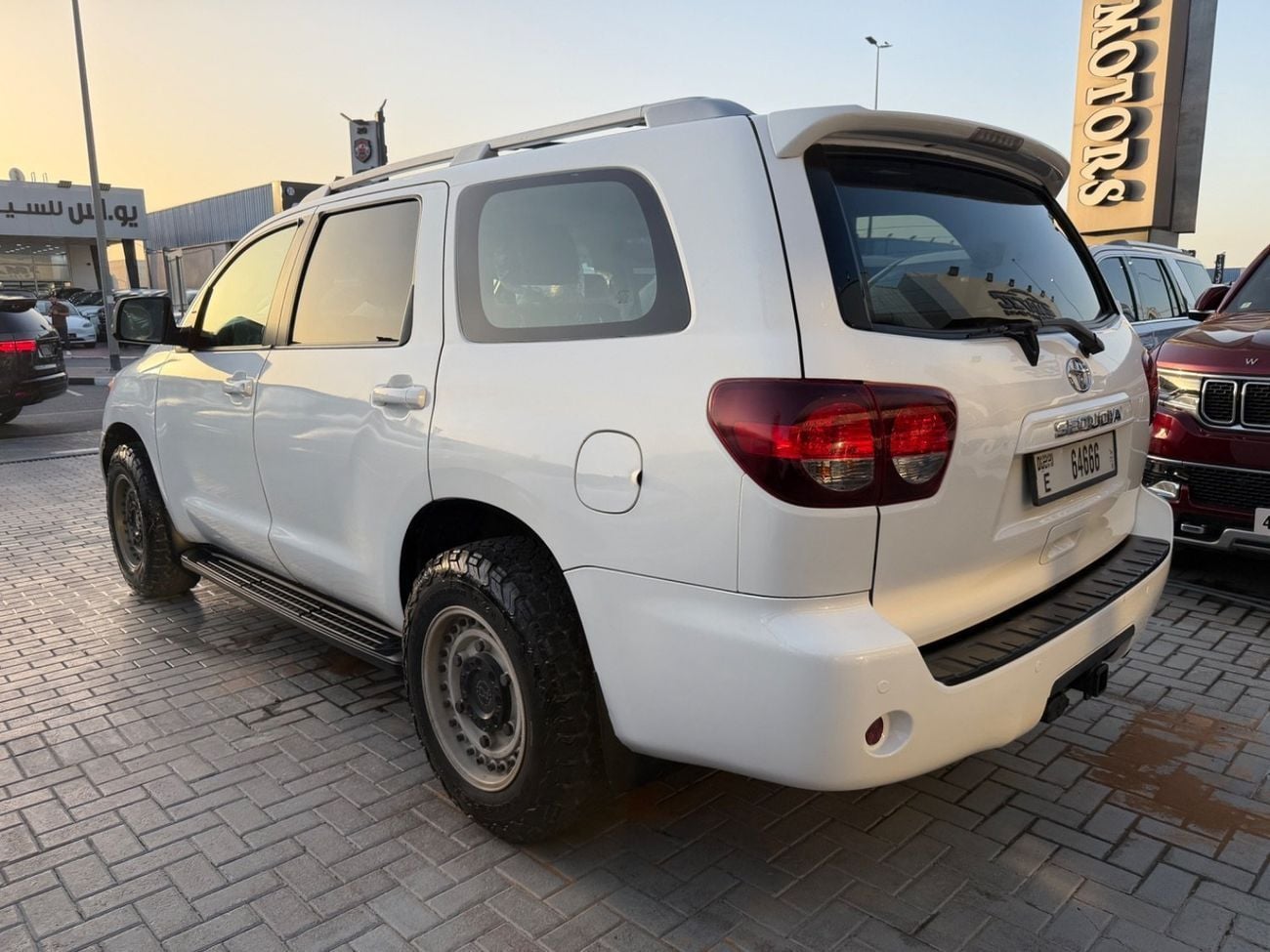 Toyota Sequoia SR5 (NON GCC)