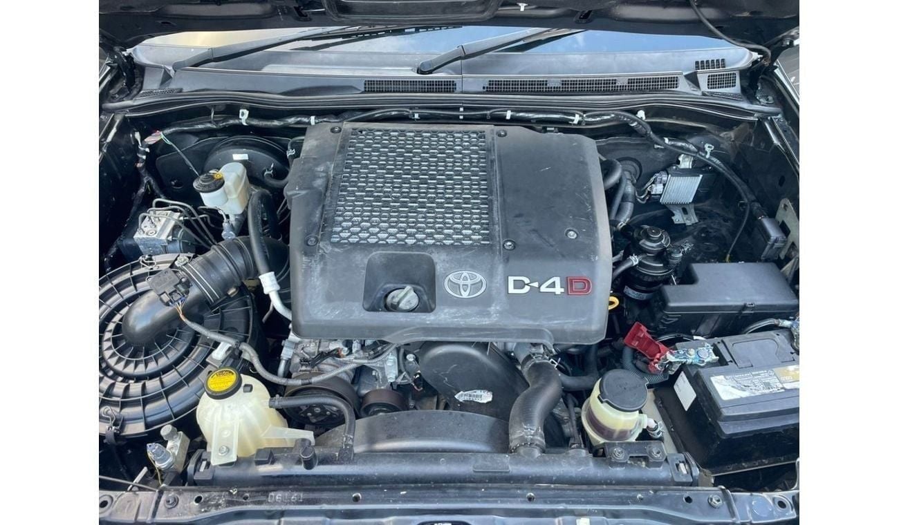 تويوتا هيلوكس diesel 3.0 liter automatic right hand drive