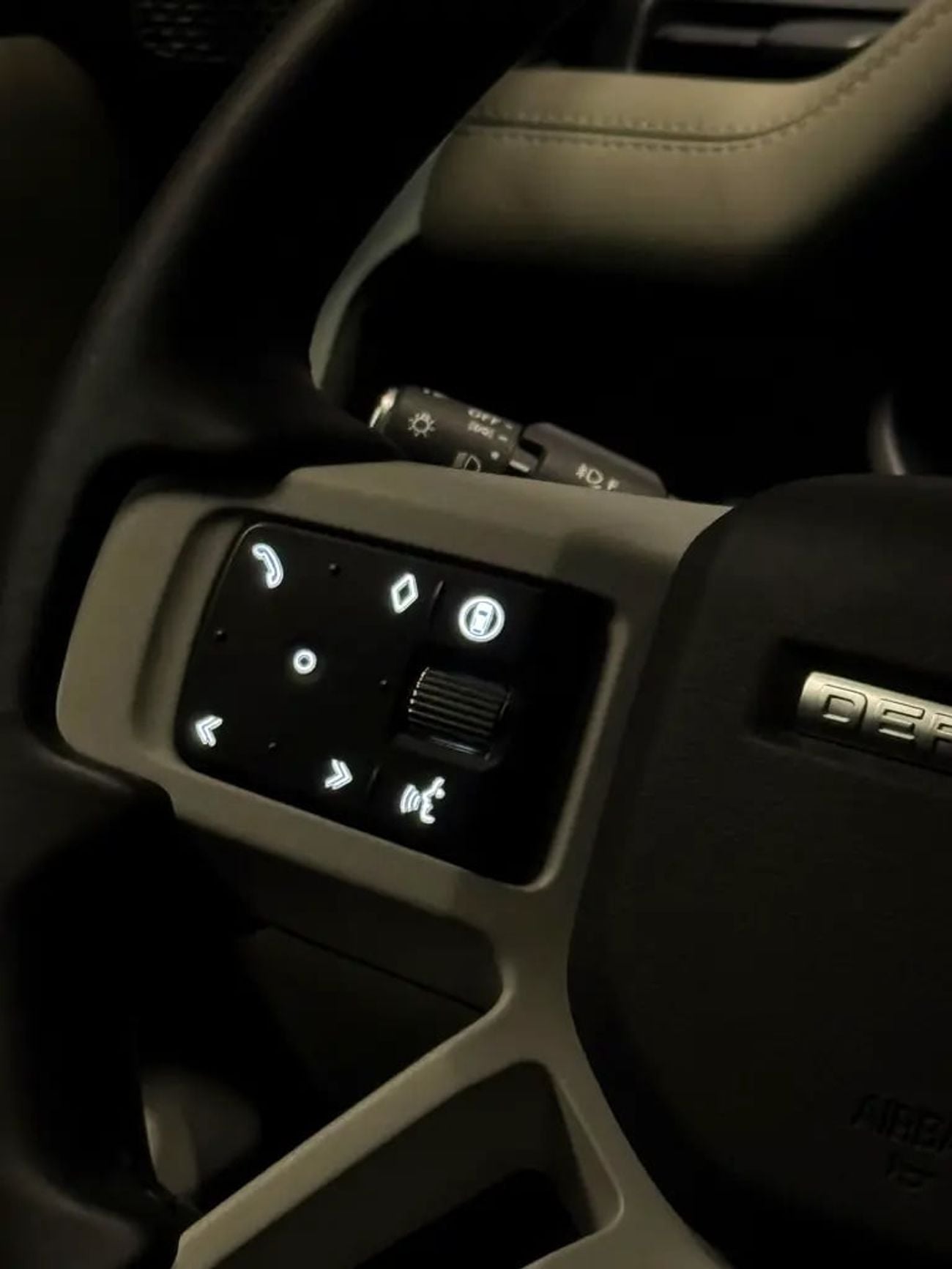 Land Rover Defender 5,259 P.M | 0% Downpayment | 110 | ONE OWNER | AGENCY WARRANTY AND SERVICE CONTRACT