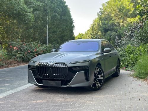 BMW 735i 3.0-liter Turbocharged V6 | 286 HP | 2025 | GCC Specs | Warranty & Service | Full Options | Excellen