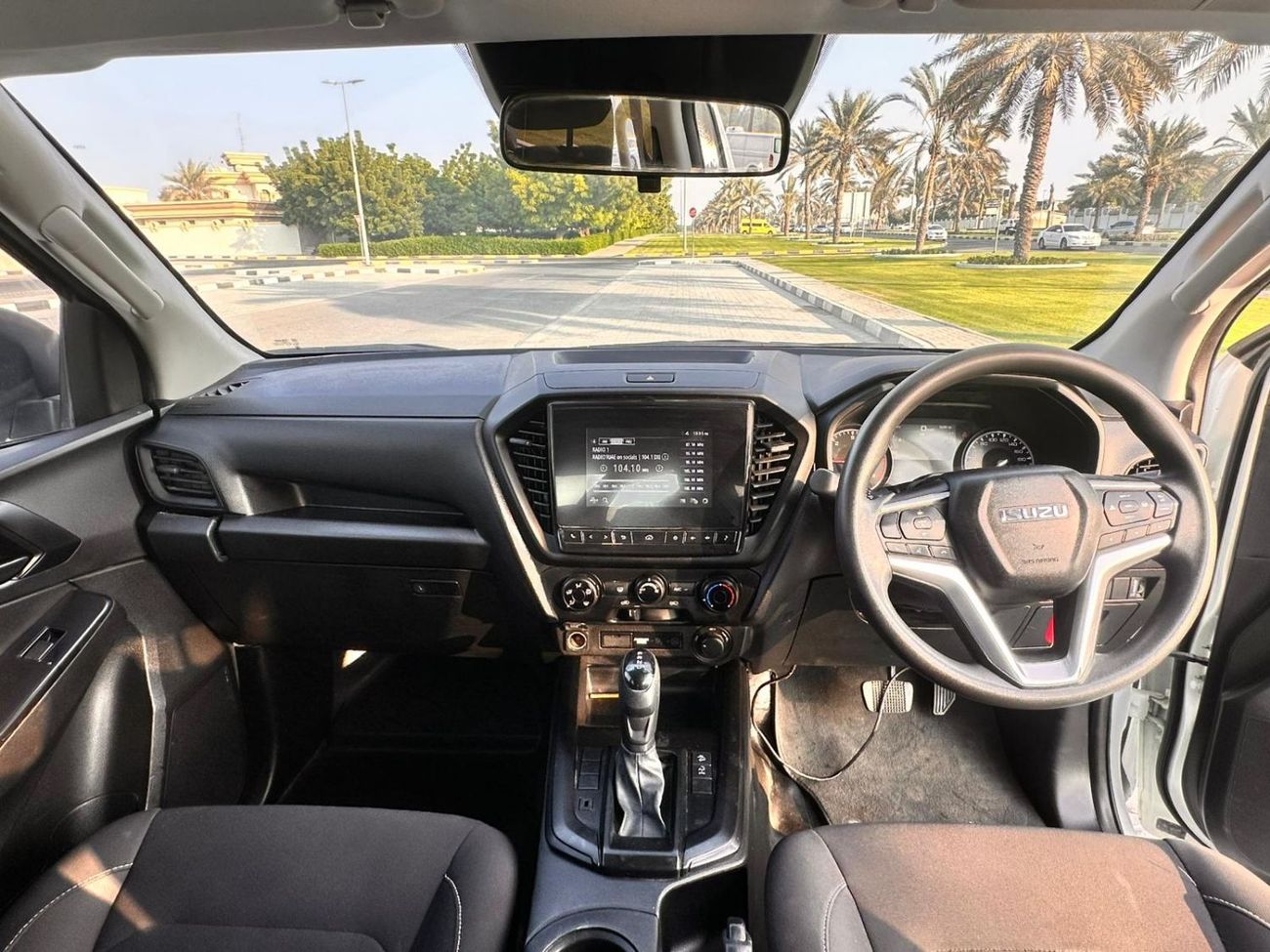 Isuzu DMax diesel 3.0 liter ,right hand drive auto transmission only for export available