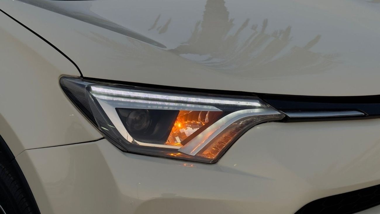 Toyota RAV4 PREMIUM WHITE LEATHER SEATS | 2.0L PETROL ENGINE | SUNROOF | REAR VIEW CAMERA