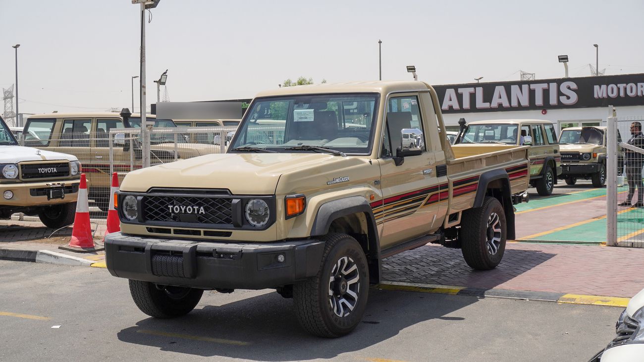 Toyota Land Cruiser Pick Up LX 4.0L V6 Single Cabin A/T