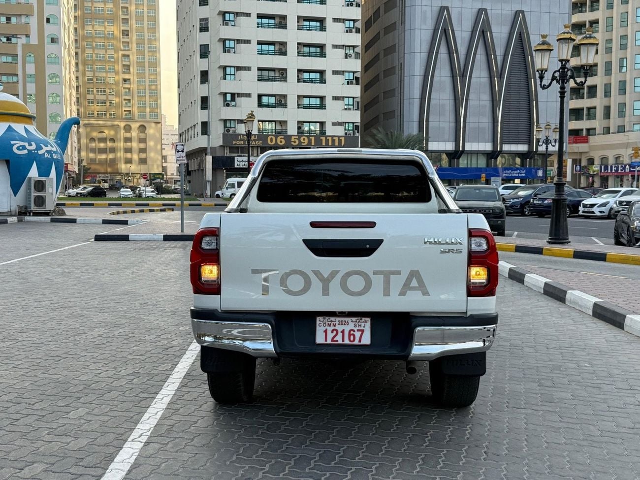 Toyota Hilux SR5 shape
