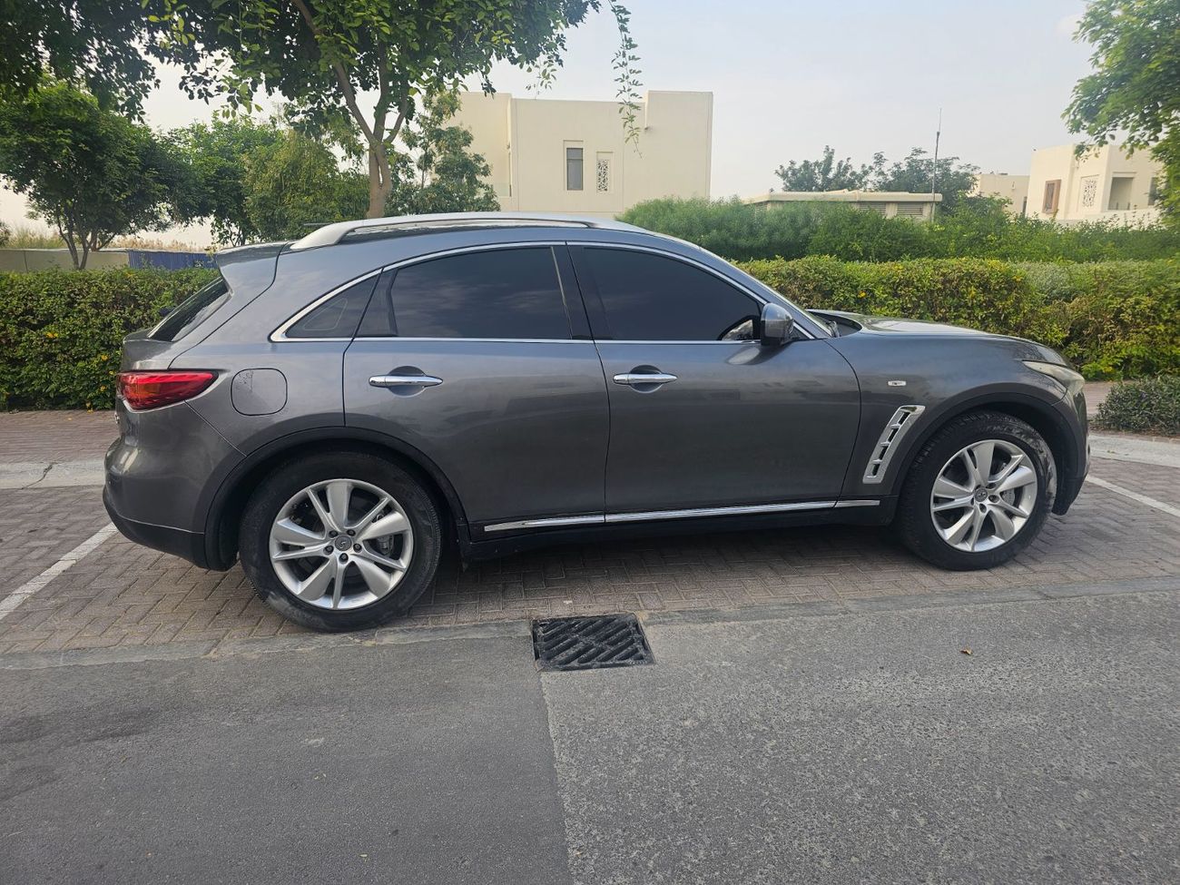 Infiniti QX70 LUXURY