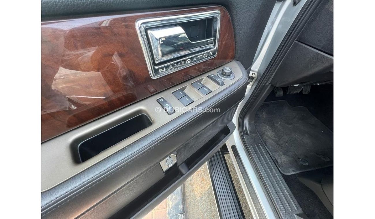 Lincoln Navigator Select LINCOLN NAVIGATOR 2014 GCC FULL OPTIONS ORIGINAL PAINT FULL SERVICE HISTORY