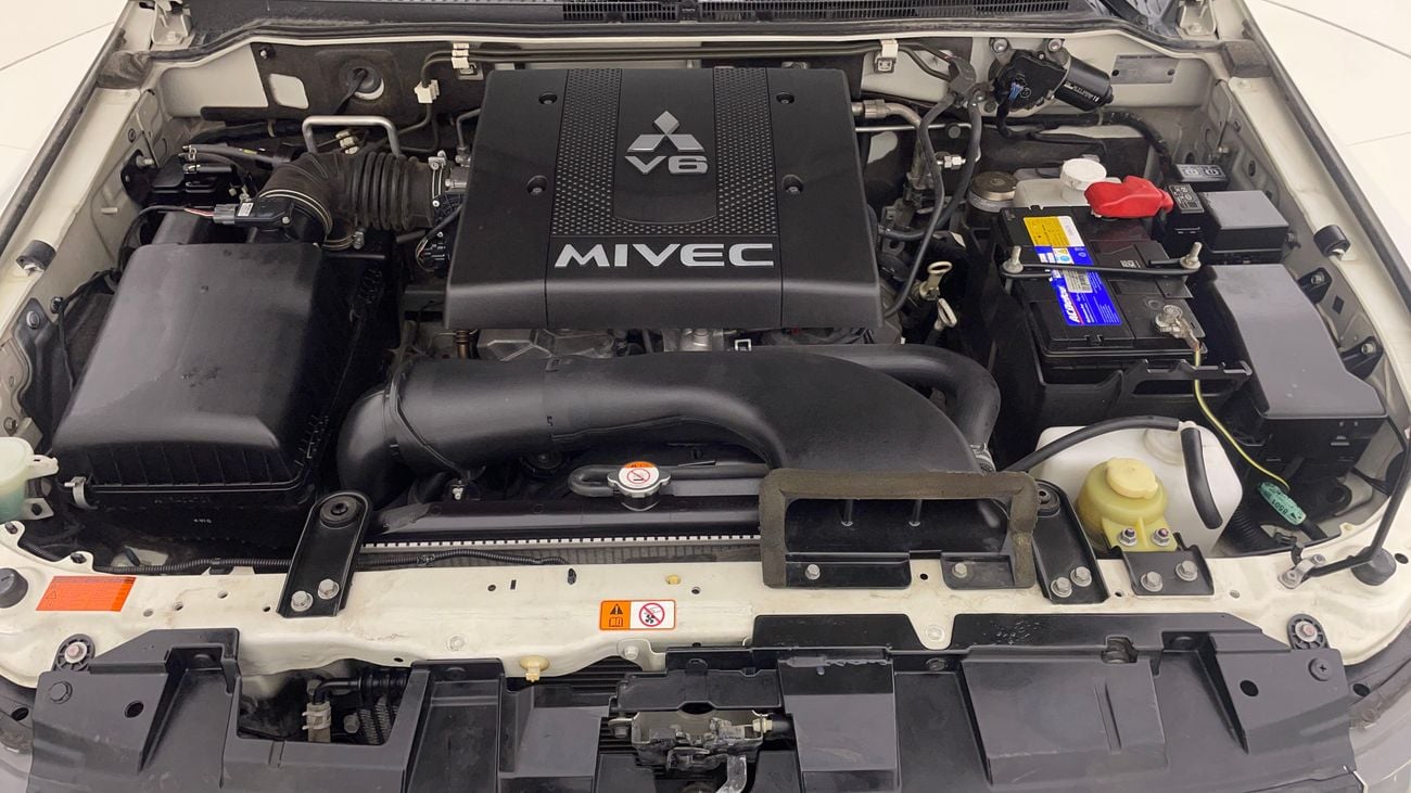 ميتسوبيشي باجيرو SIGNATURE EDITION 3.8 | بدون دفعة مقدمة | اختبار القيادة في المنزل