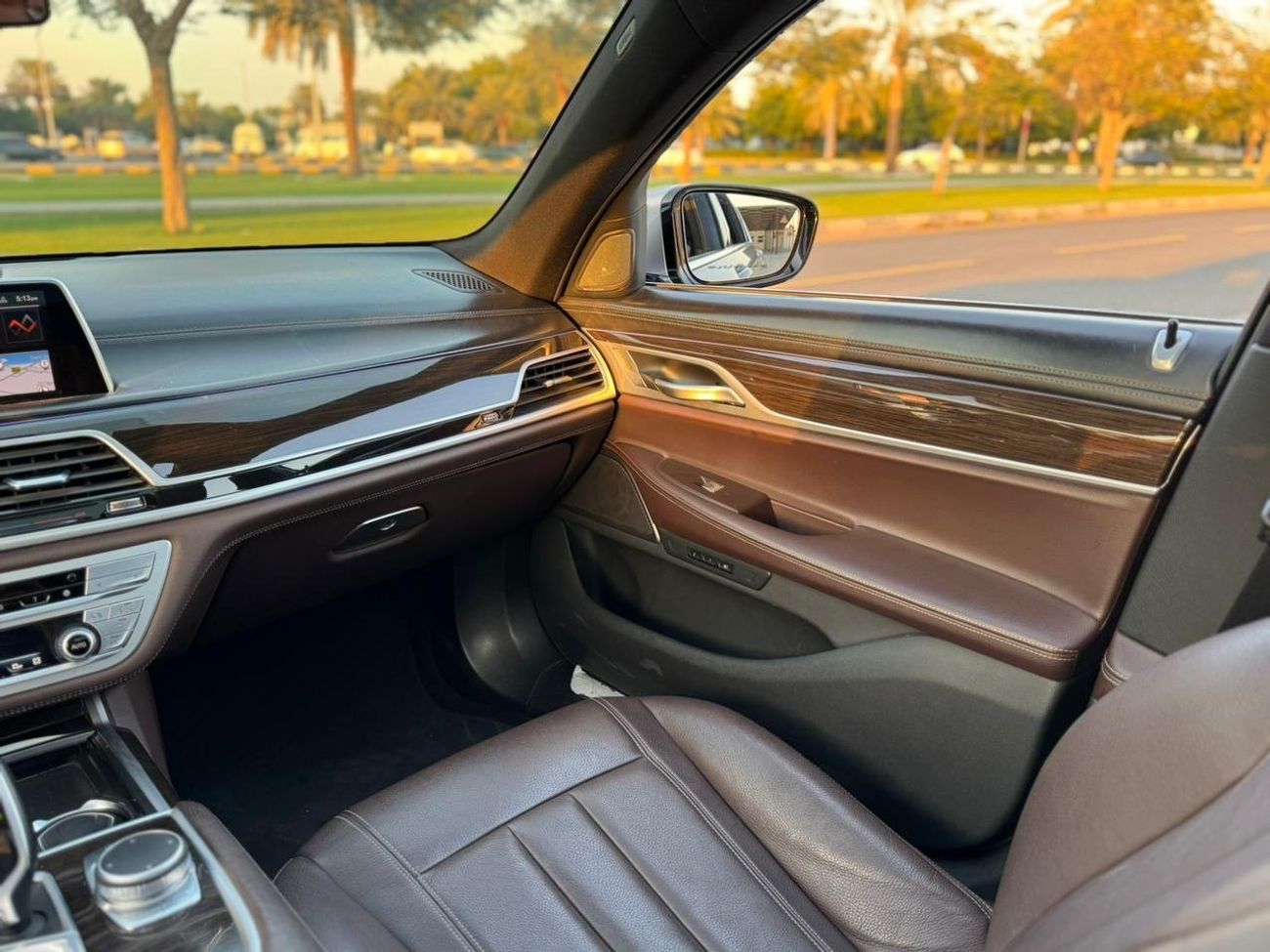 بي أم دبليو 730Li Luxury M Sport Package 2.0L