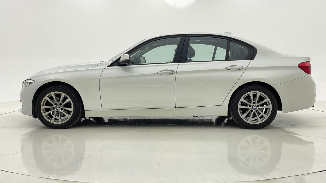 بي أم دبليو 318i EXCLUSIVE 1.5 | بدون دفعة مقدمة | اختبار قيادة مجاني للمنزل