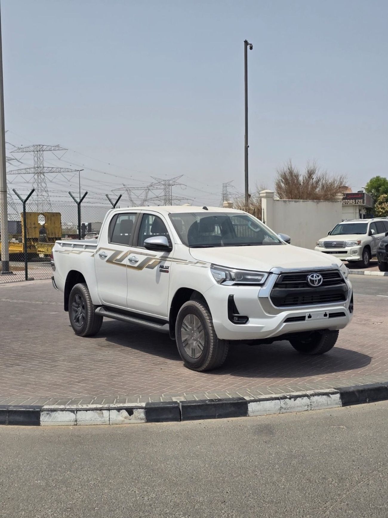 تويوتا هيلوكس Hilux • 2.4L • Diesel • Automatic • Full • With Diff Lock