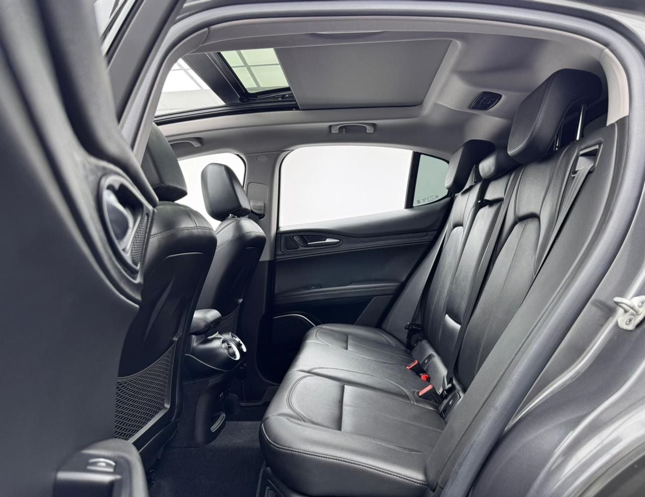 ألفا روميو ستيلفيو Super 2.0L