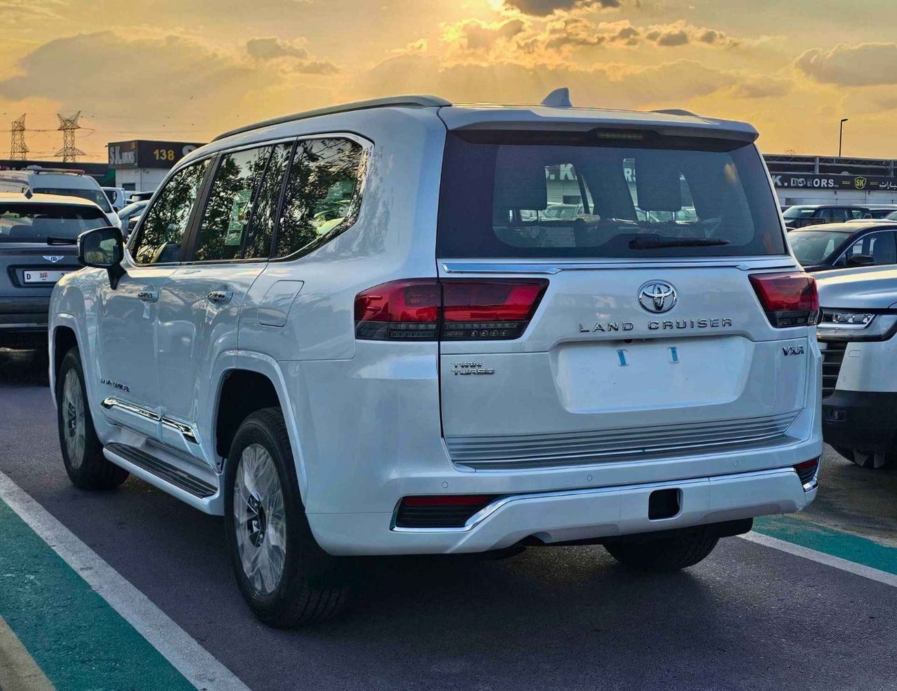 تويوتا لاند كروزر VXR TWIN TURBO / 3.5L PETROL V6 4WD / RADAR / 12.3" DVD+JBL / HEADUP DISPLAY (CODE#VXR31H)