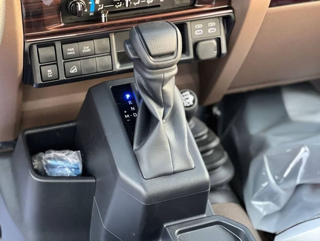 Toyota Land Cruiser Pick Up LC79 D/C 2.8L DSL A/T  // 2024 // FULL OPTION WITH RADAR , LED LIGHT , DVD & BACK CAMERA // SPECIAL