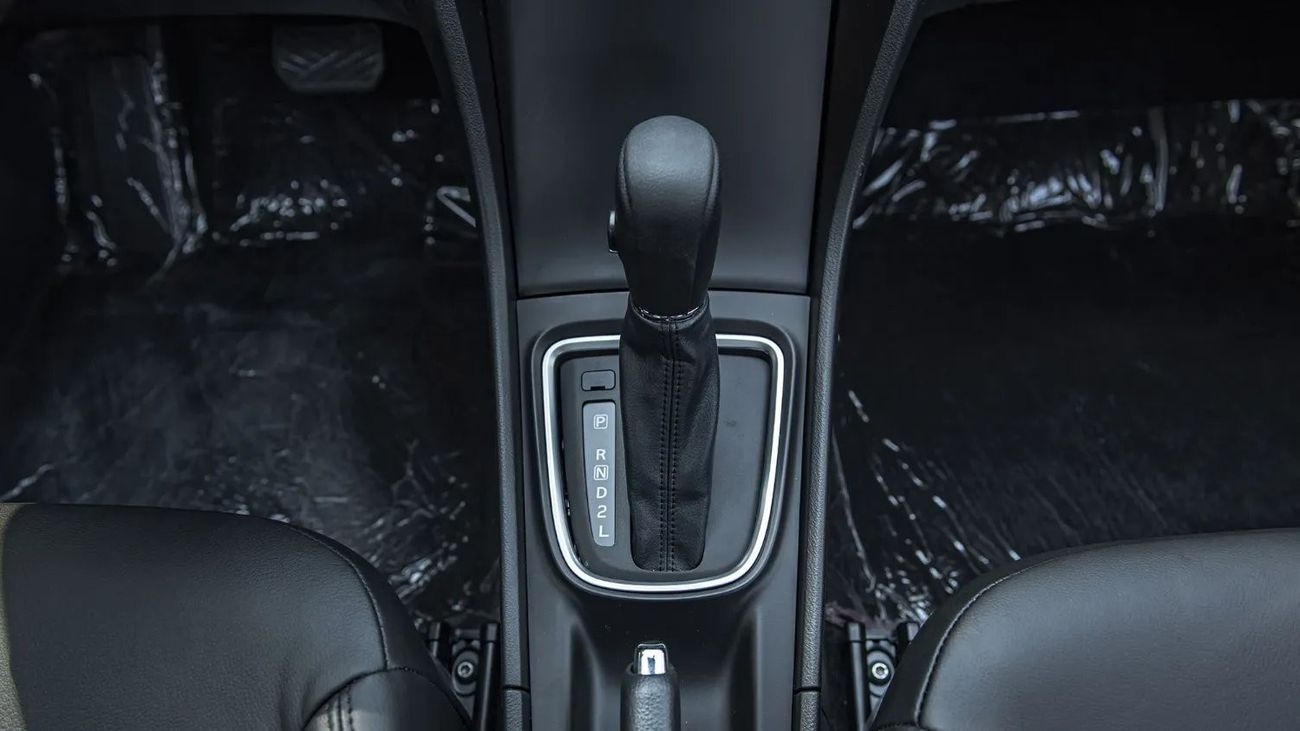 Suzuki Ciaz ALLOY RIMS, PUSH START + REAR VIEW CAMERA, SMALL DISPLAY IN CETRE VIEW MIRROR, CRUISE CONTROL