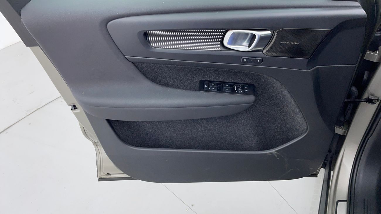 فولفو XC 40 T4 R DESIGN 2 | بدون دفعة مقدمة | اختبار قيادة مجاني للمنزل