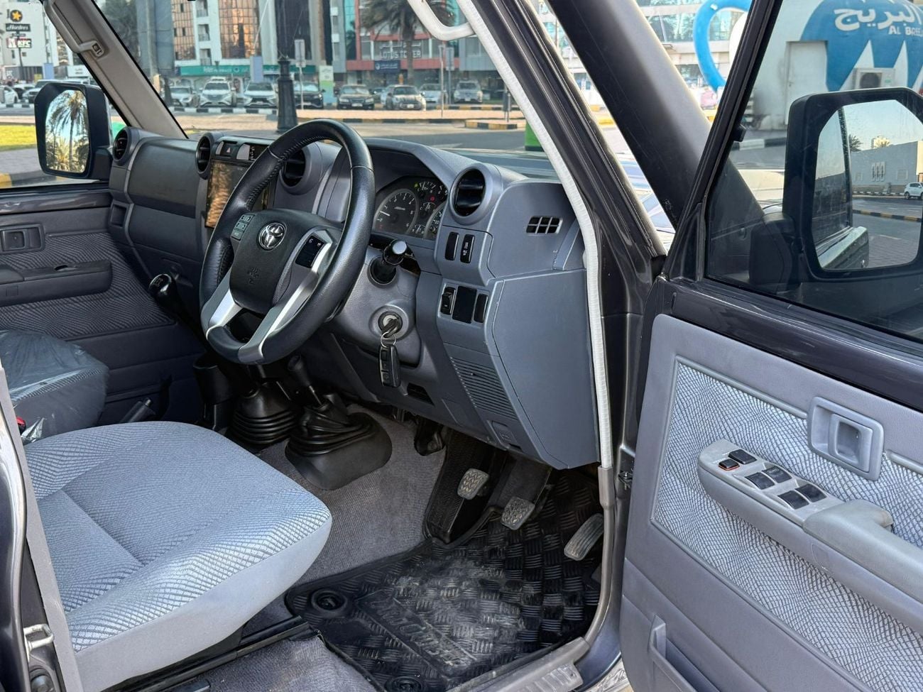 Toyota Land Cruiser Pick Up V8 With Upgrade Shape