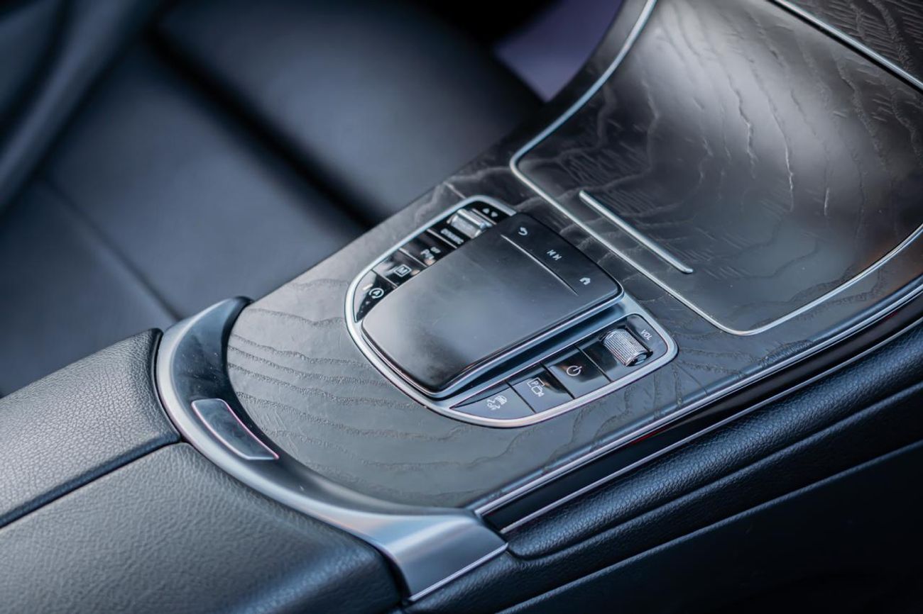 مرسيدس بنز GLC 300 Std 2.0L