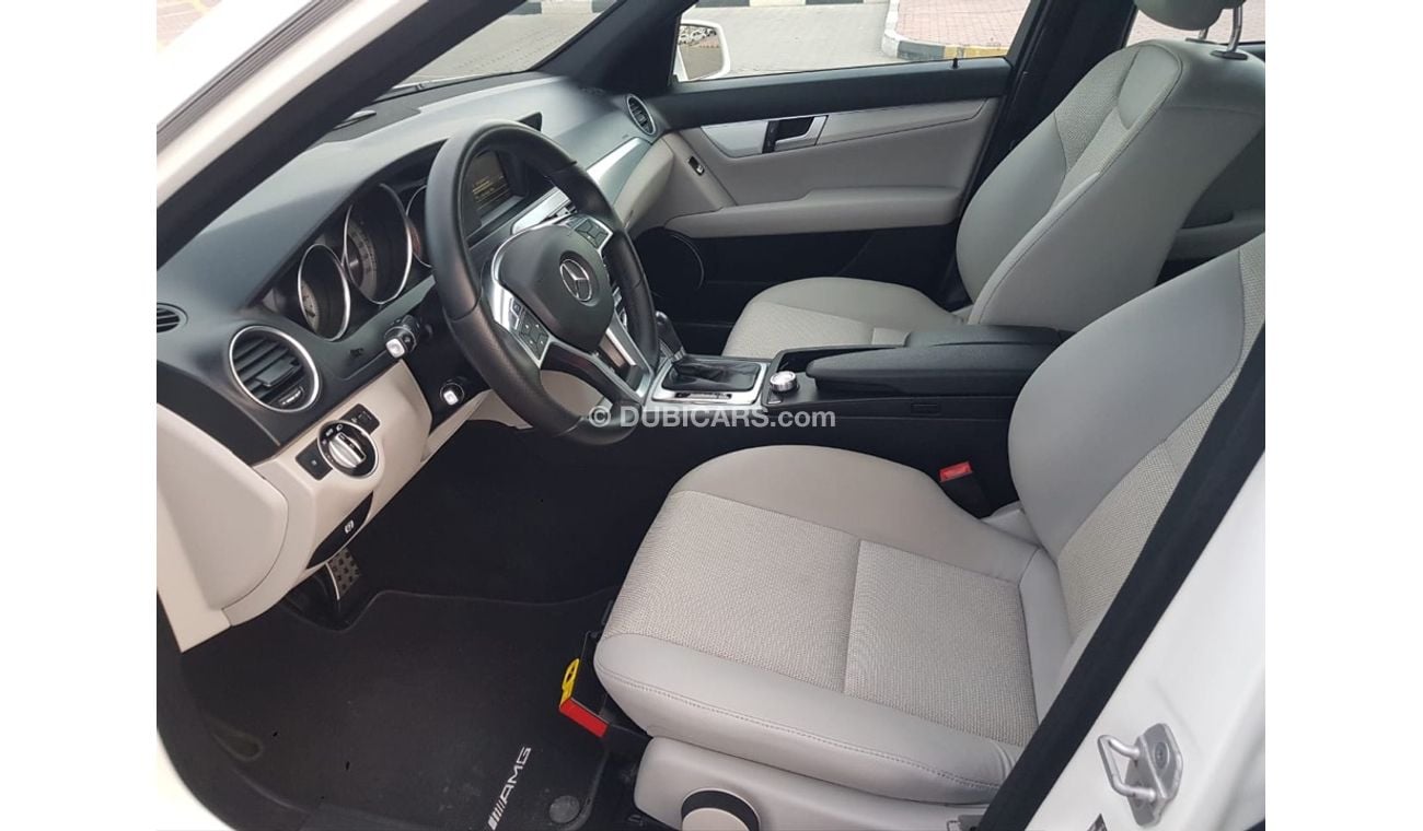 مرسيدس بنز C 200 مرسيدس C200 موديل 2013 خليجي السياره حاله وكاله من الداخل والخارج  فل اوبشن بانوراما فتحه وجلد وكامي