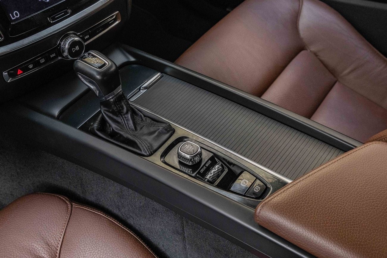 Volvo V60 V60 | 1,371 P.M | 0% Downpayment | VOLVO SERVICE HISTORY | UNDER WARRANTY!