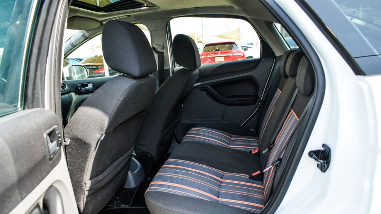 Ford Focus Gulf - number one - hatch - cruise control - control - rear wing, fog lights in excellent condition