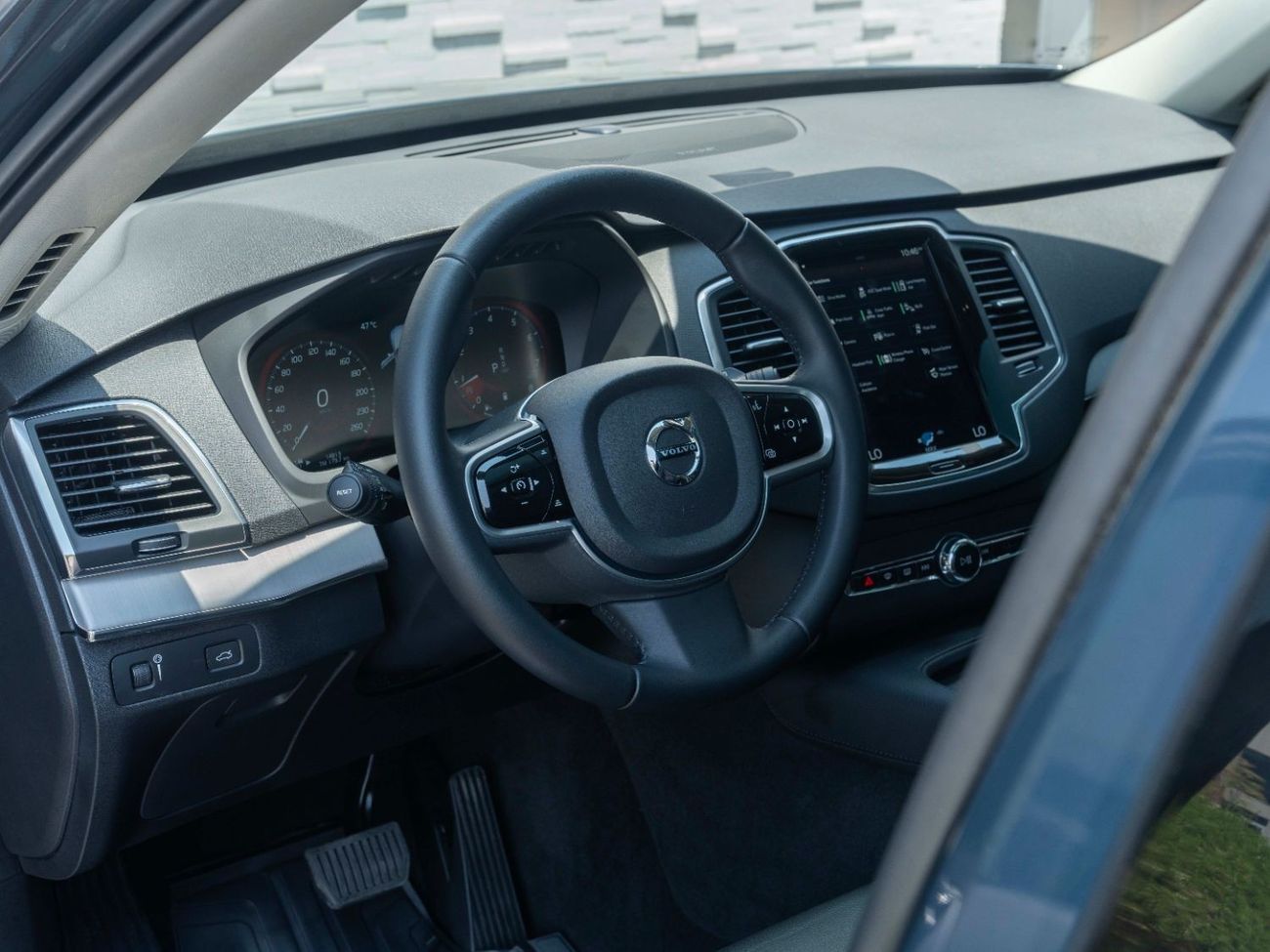 Volvo XC90 AED 2,988 PM • XC90 B5 • ONLY 15,000 KMS • OFFICAL VOLVO WARRANTY AND SERVICE CONTRACT