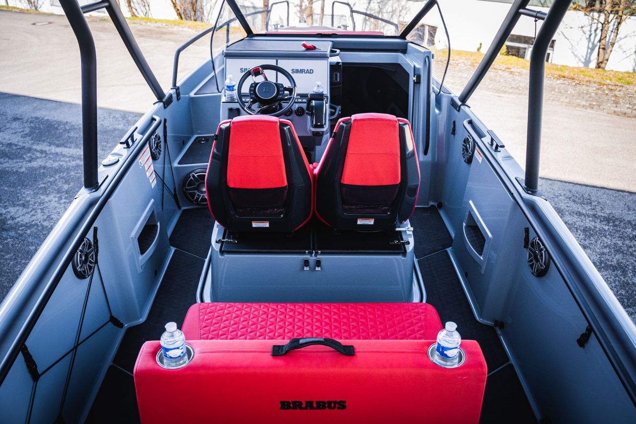 برابوس جي 800 ويدستار - مرسيدس-إيه إم جي جي 63 Boat BRABUS SHADOW 300 CROSS TOP INCL. TRAILER