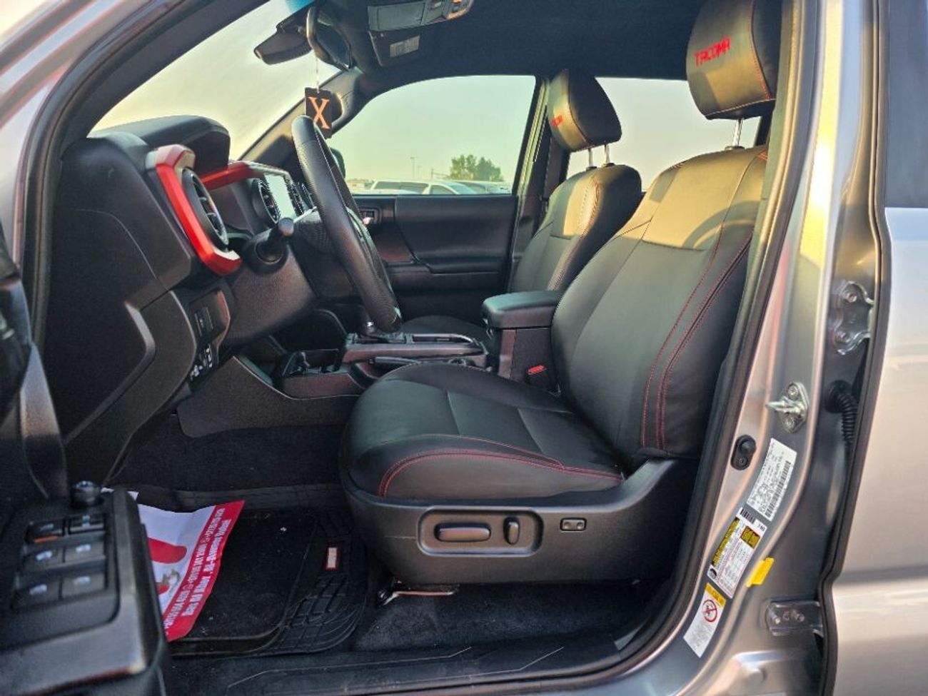 Toyota Tacoma 2020 Model TRD off Road Push button and leather seats