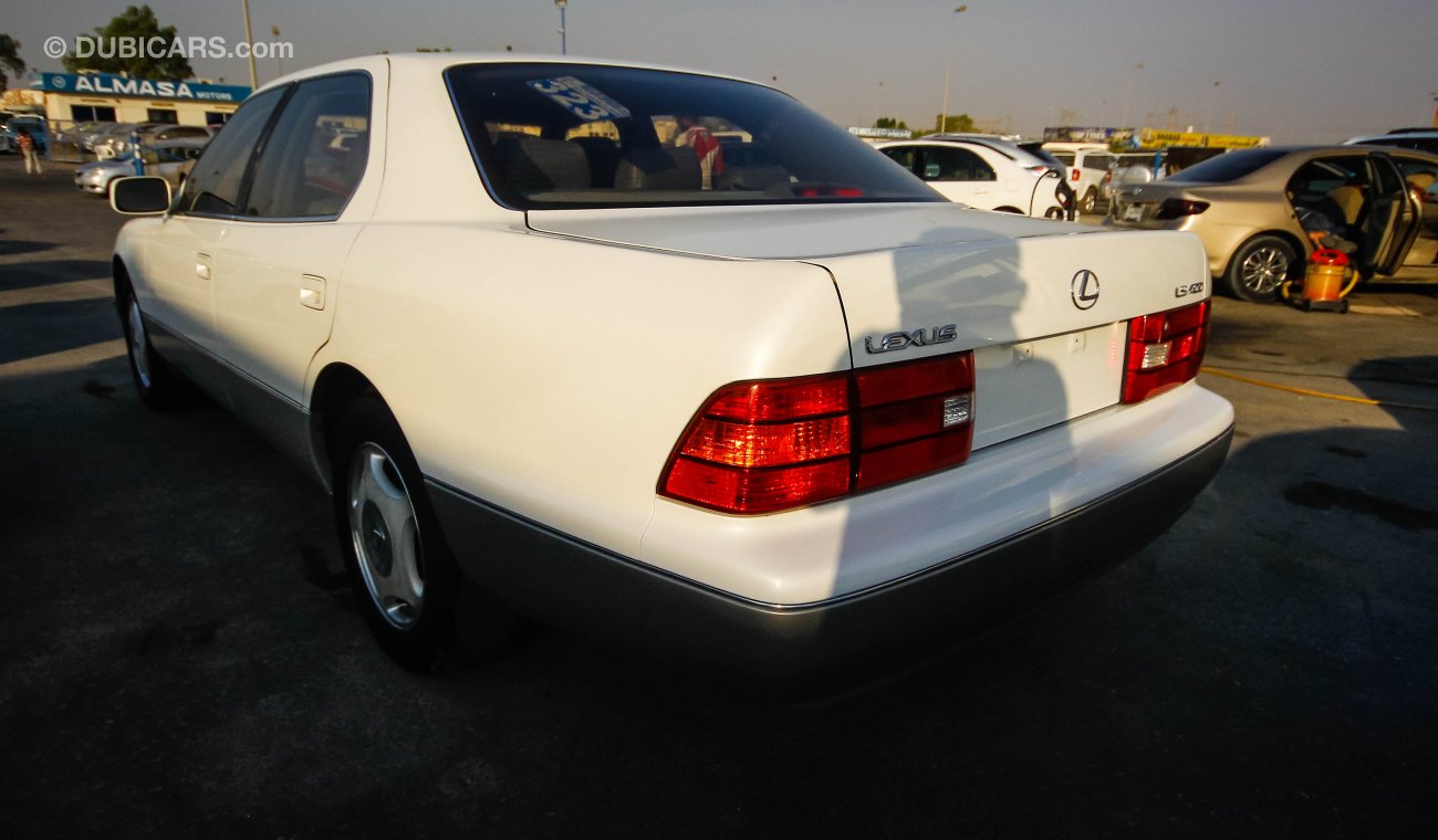 لكزس LS 400