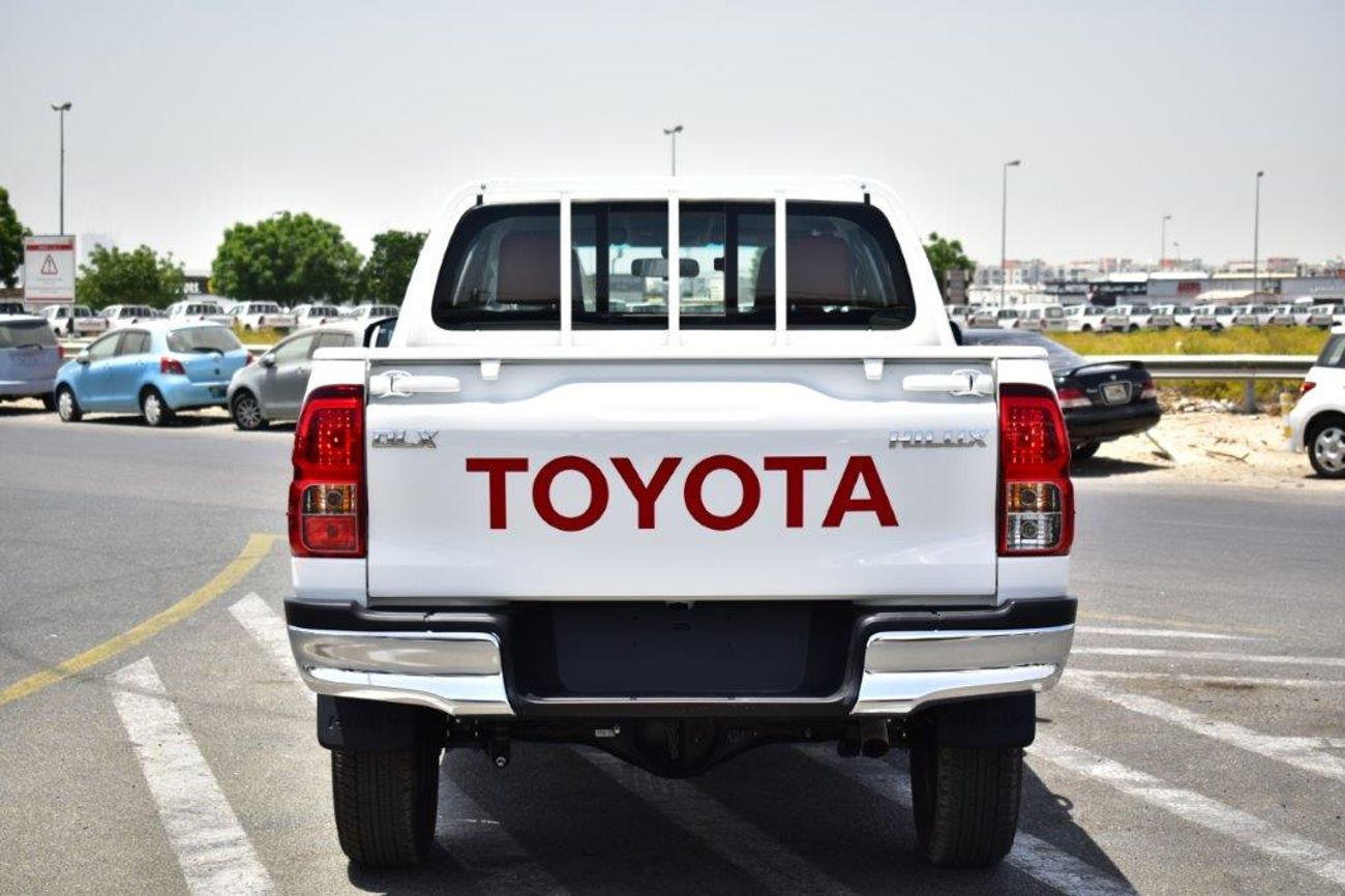 تويوتا هيلوكس DLX- E 2.4L Diesel Manual Transmission 6 Seater