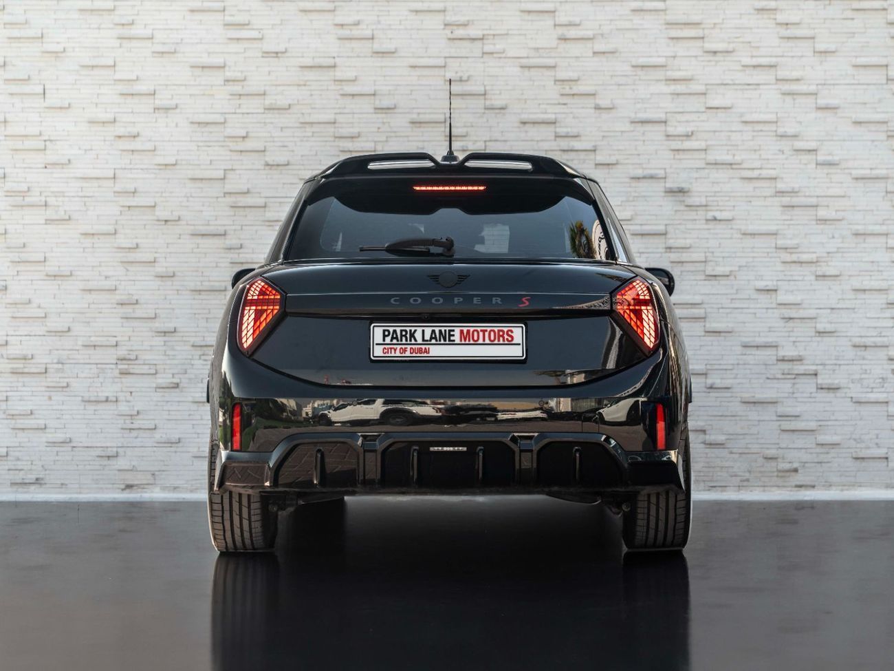 ميني كوبر إس S with John Cooper Works Kit