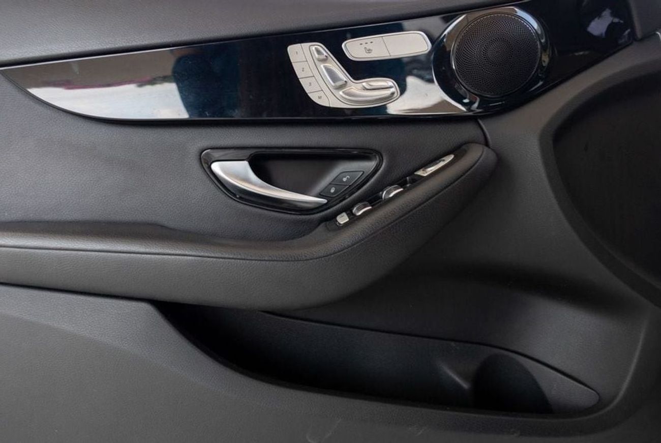 Mercedes-Benz C 200 Mercedes-Benz C200 2017 Korean Spec under Warranty with Flexible Down-Payment.