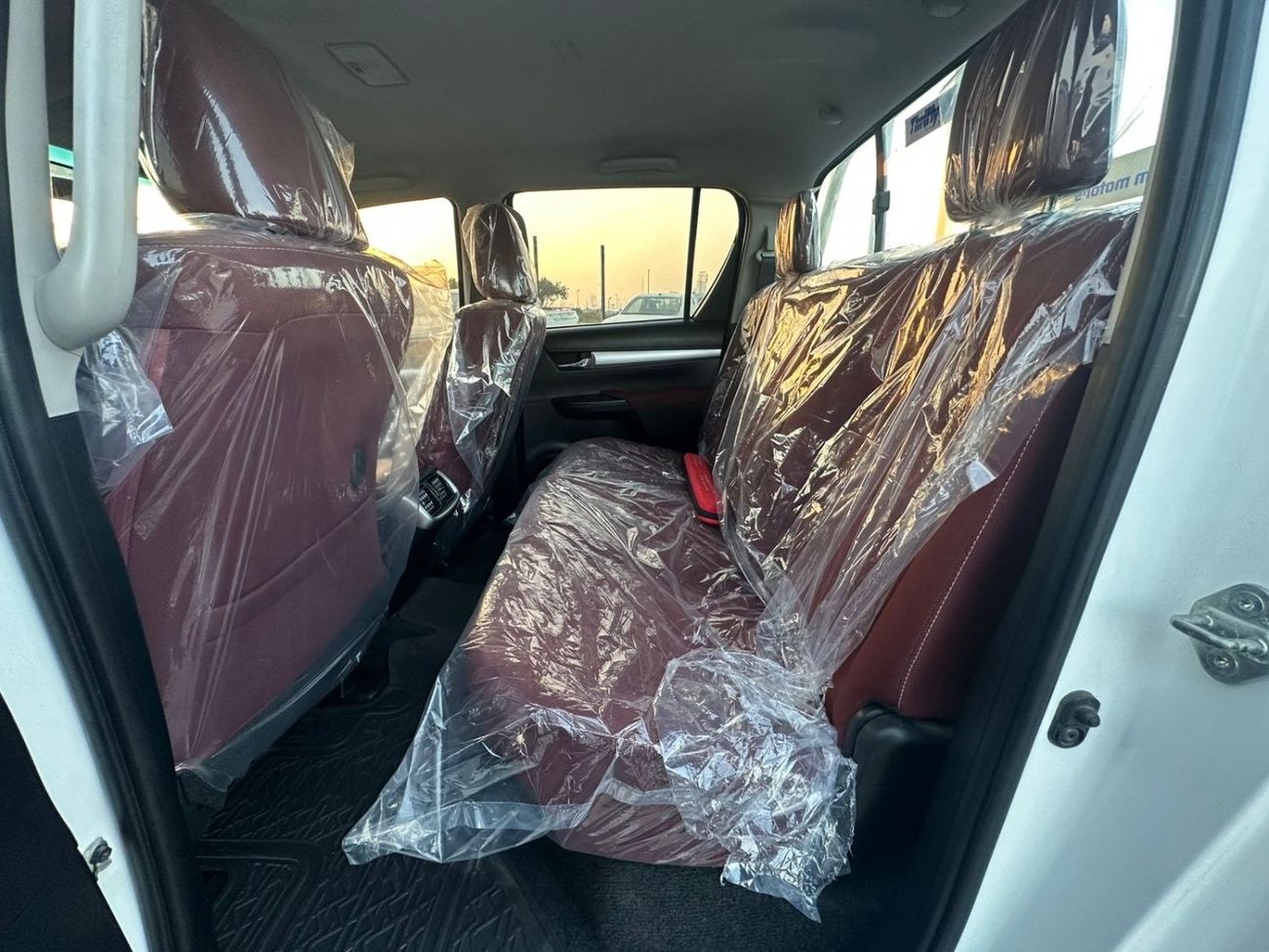 تويوتا هيلوكس GLX 2.7L Double Cab Utility A/T