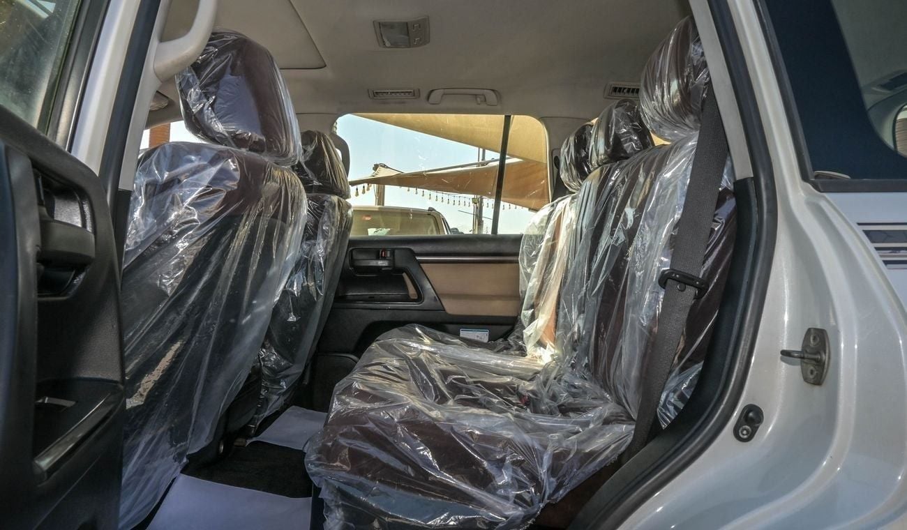 Toyota Land Cruiser GXR V8