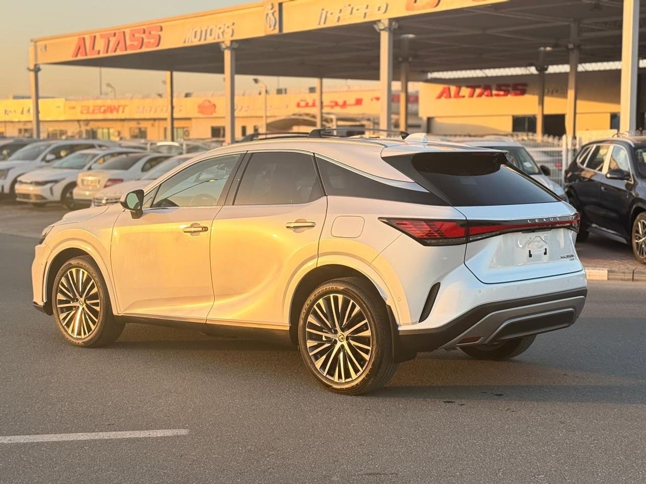 Lexus RX350h Hybrid Base 2.5L Hybrid premium 2.5L AWD