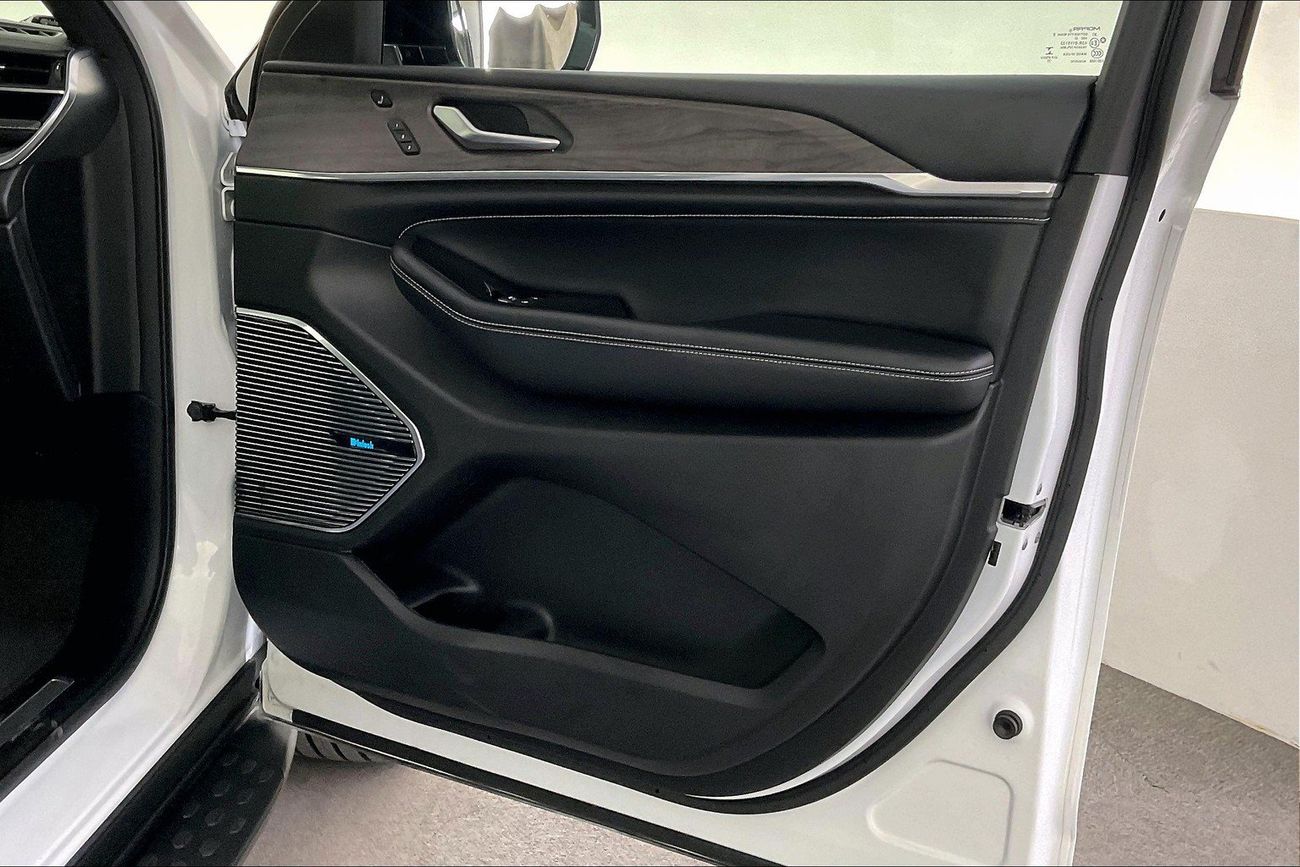 جيب جراند شيروكي Overland | شامل الضمان | 0 ﺪﻔﻋﺓ ﺃﻮﻟﻯ