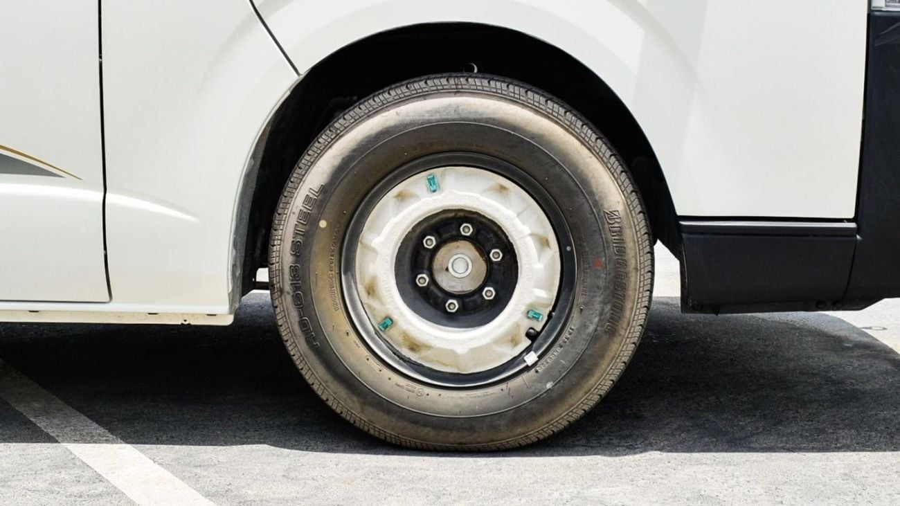تويوتا هاياس Old Shape - ECTP2M002 - 2025 Toyota Hiace Passenger Van Old Shape - 2.5L Diesel Manual