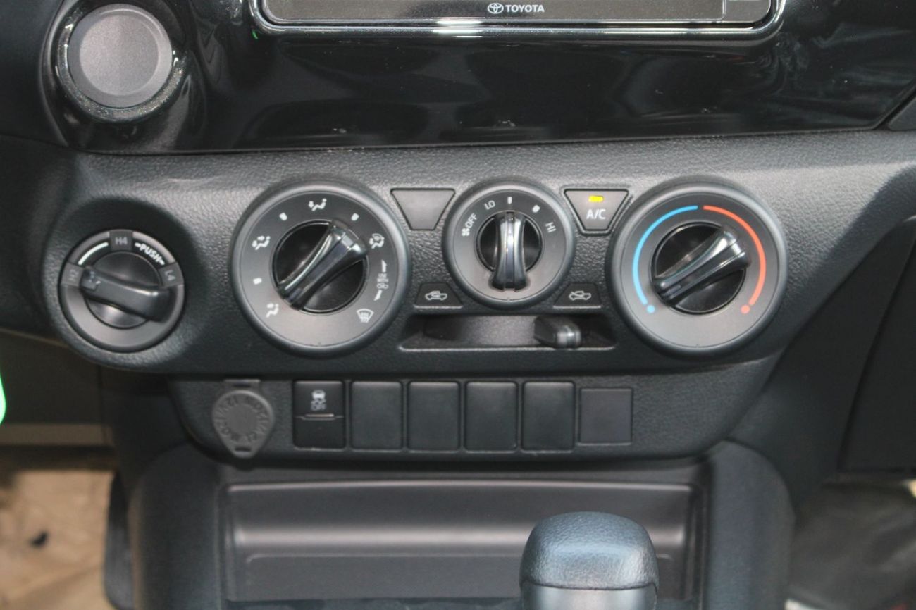 تويوتا هيلوكس TOYOTA HILUX 2.4L DIESEL DOUBLE CABIN 4 X 4 BASIC AUTOMATIC