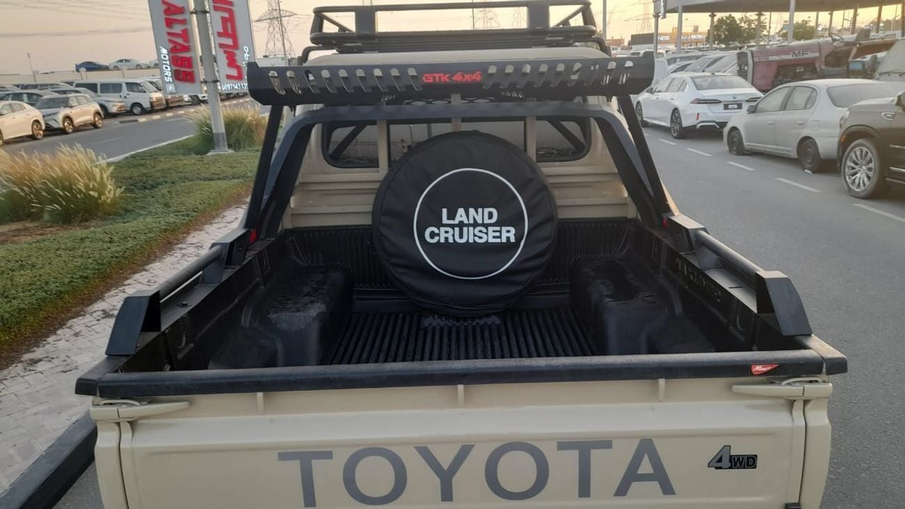 تويوتا لاند كروزر بيك آب MANUAL V8 RHD