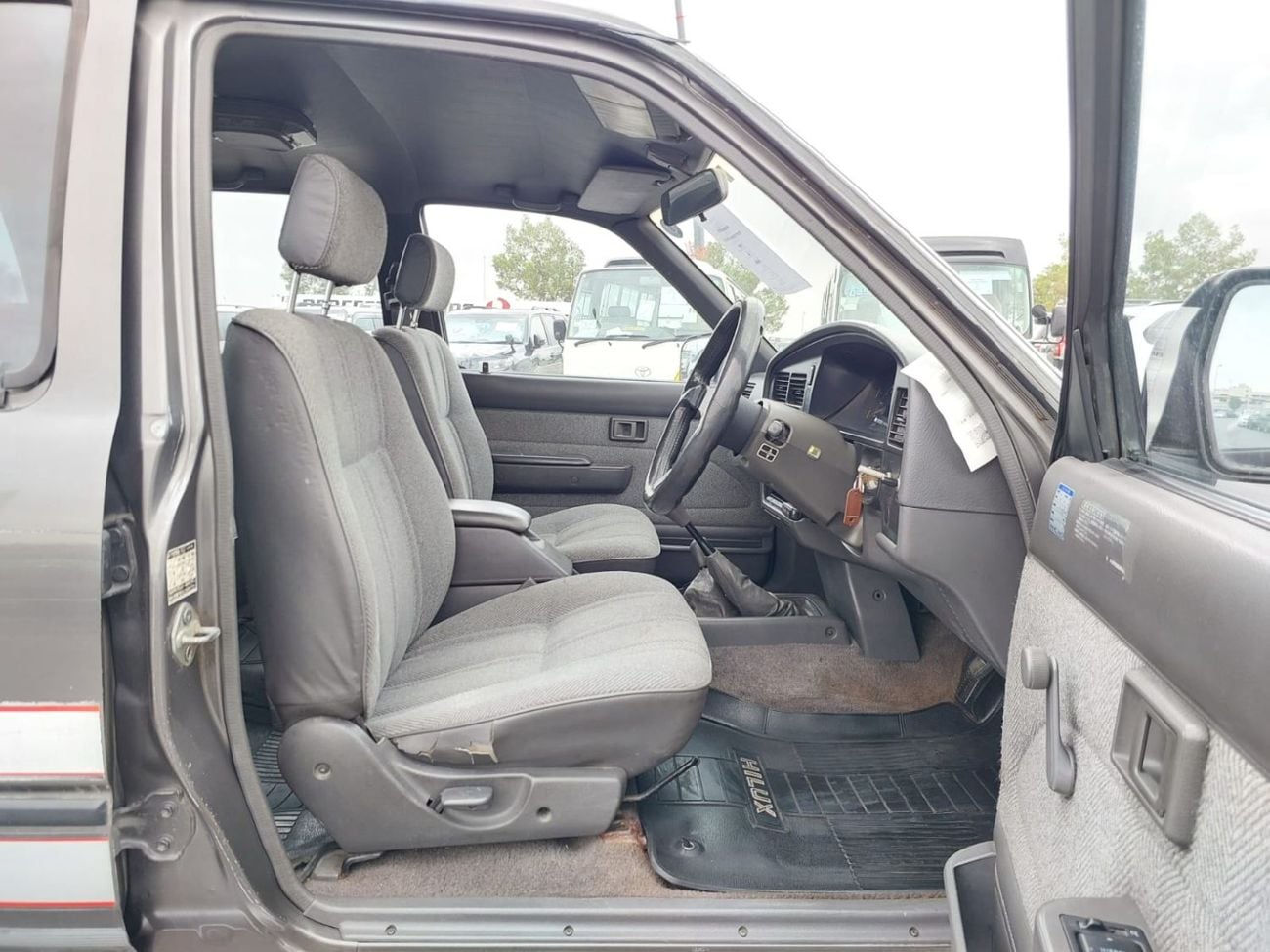 Toyota Hilux TOYOTA HILUX PICKUP RHD 1989 MODEL 2.8 L DIESEL MANUAL(PM05378)