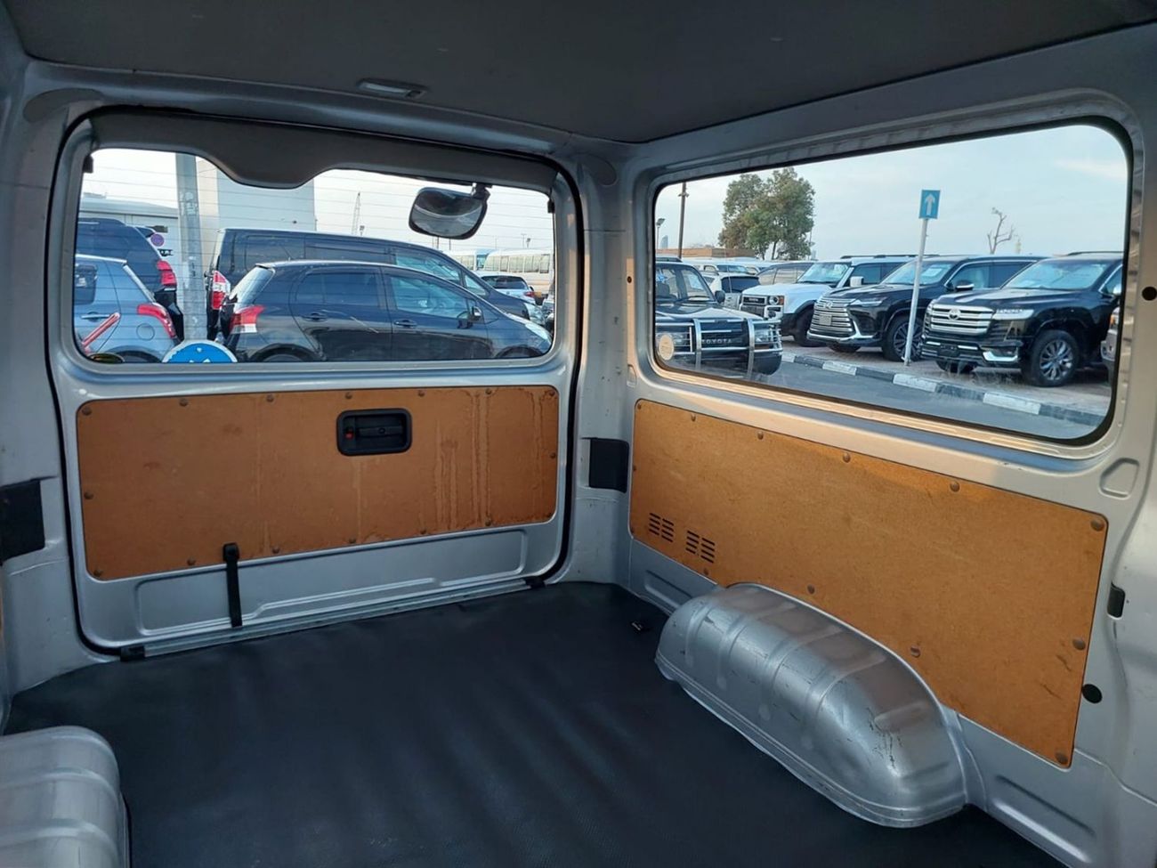 Toyota Hiace TOYOTA HIACE VAN RHD 2014 MODEL 3.0 L DIESEL AUTOMATIC(PM74812)