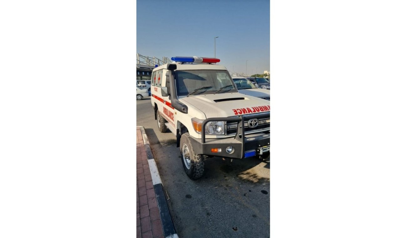 تويوتا لاند كروزر هارد توب TOYOTA LAND CRUISER AMBULANCE 2016 MODEL