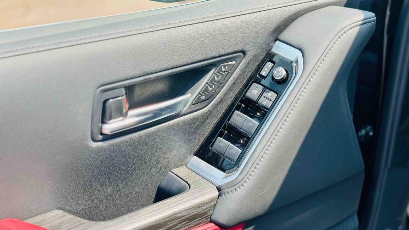 Toyota Land Cruiser VXR LANDCRUISER 300 3.3 DSL VXR EXCL BLACK/RED BLACK INTERIOR 2026/2026