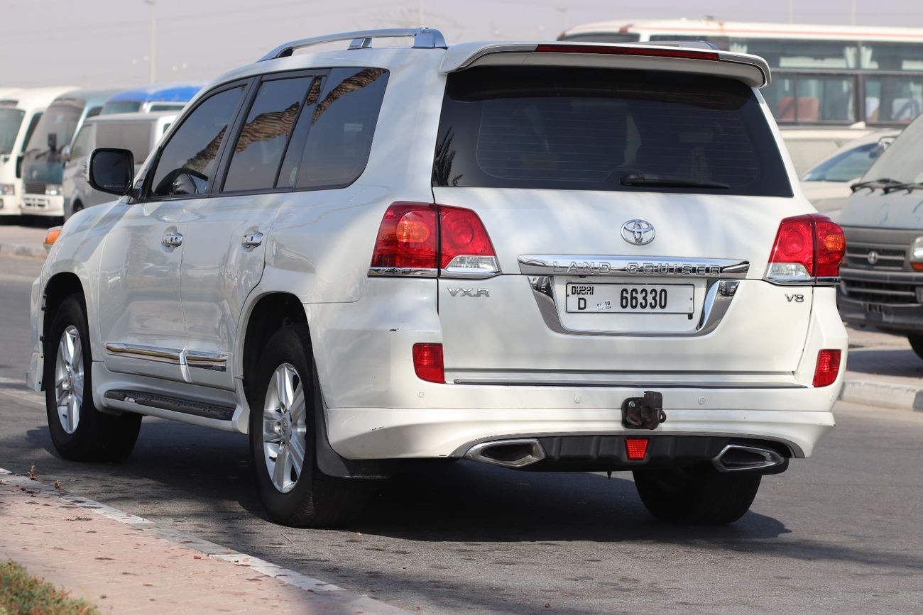 Toyota Land Cruiser VXR LEATHER SEAT, ELECTRIC SEAT, SUNROOF, MONITOR, MODEL 2015