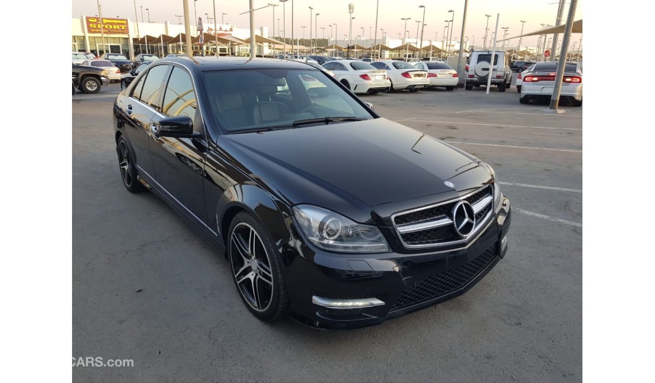 Mercedes-Benz C 300 model 2009 GCC car prefect condition full service no need any maintenance