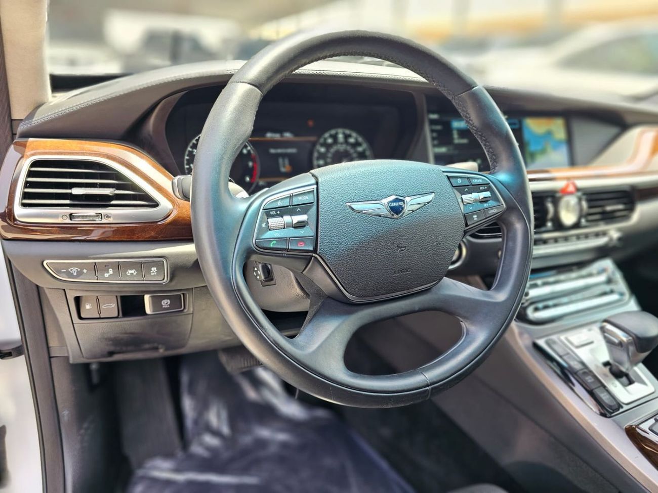 جينيسس G90 Royal 5.0L (410 HP)