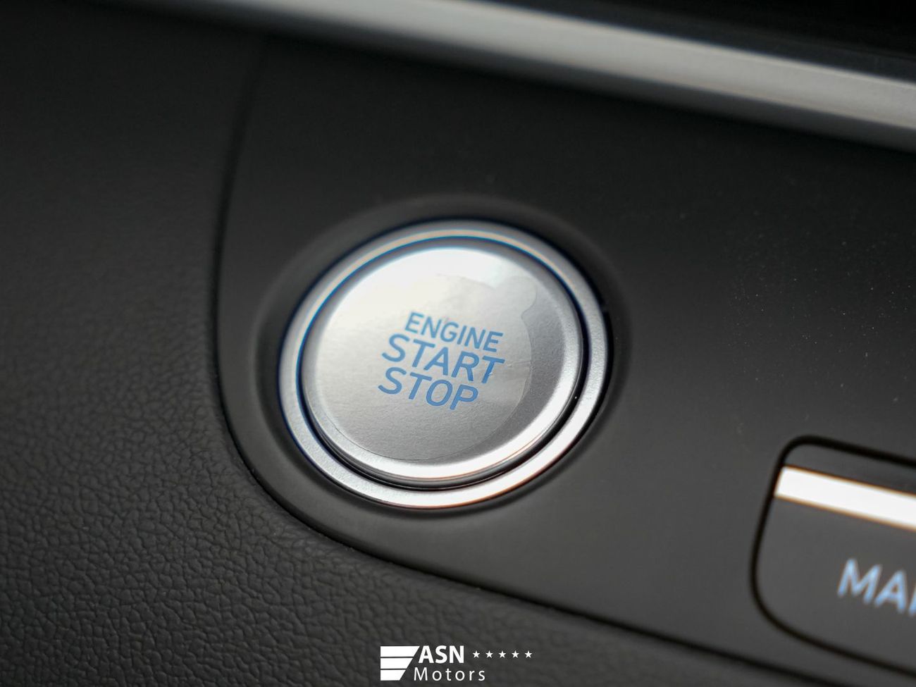 Hyundai Elantra LUX Premium 1.5L 2025 (Export Price)